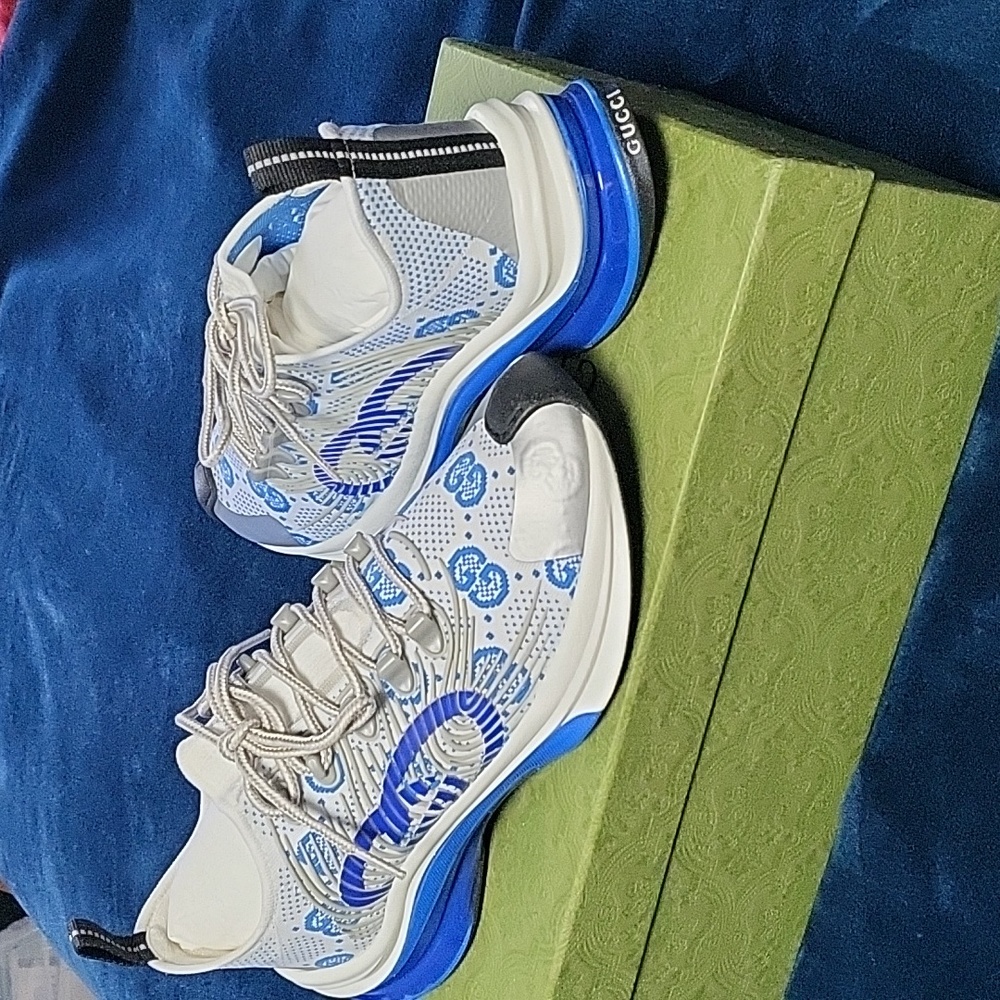 Gucci white blue & gray unisex run sneakers 6.5 men, 8.5 women (GG 39)